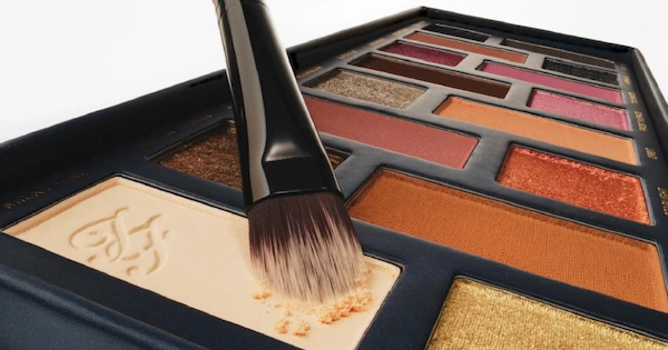 Make up brush on make up pallet