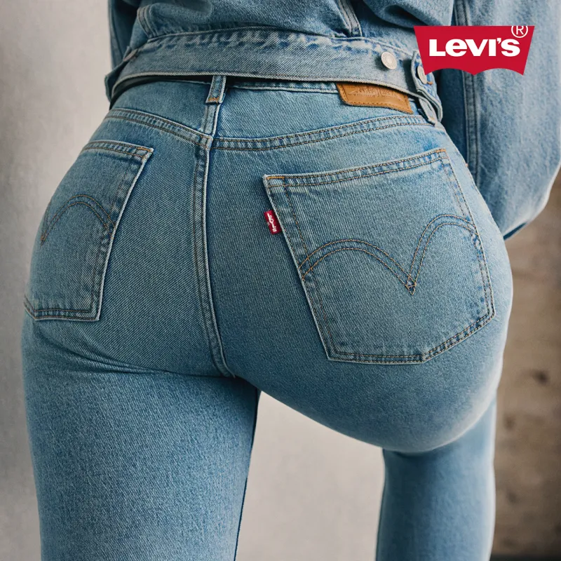 Woman wearing Levi's jeans